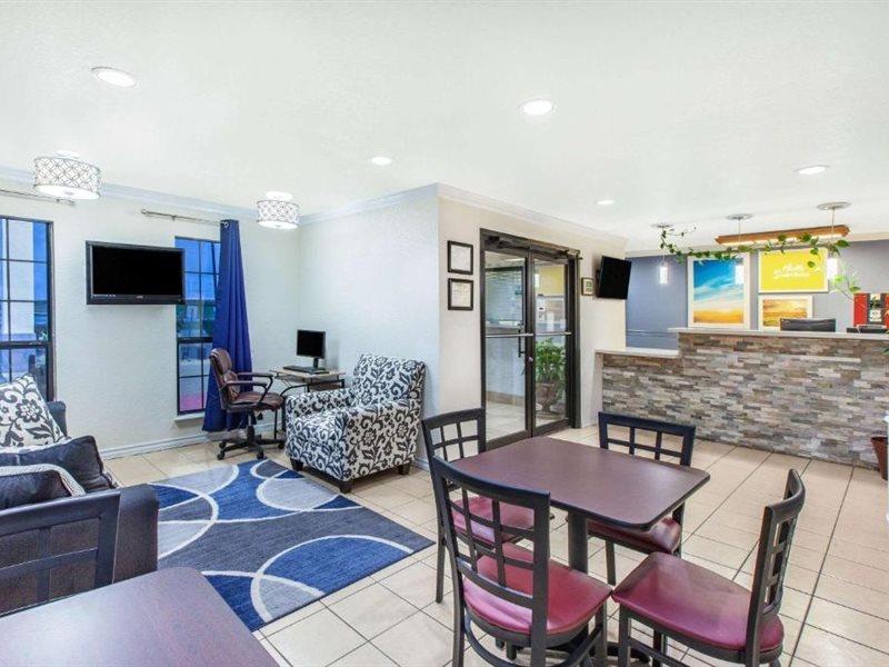 Days Inn & Suites By Wyndham Braunig Lake Elmendorf Zewnętrze zdjęcie