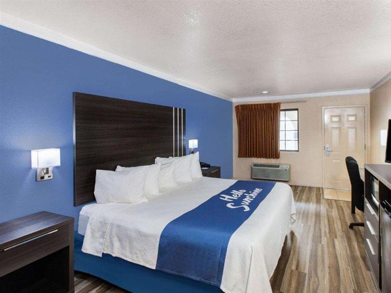 Days Inn & Suites By Wyndham Braunig Lake Elmendorf Zewnętrze zdjęcie