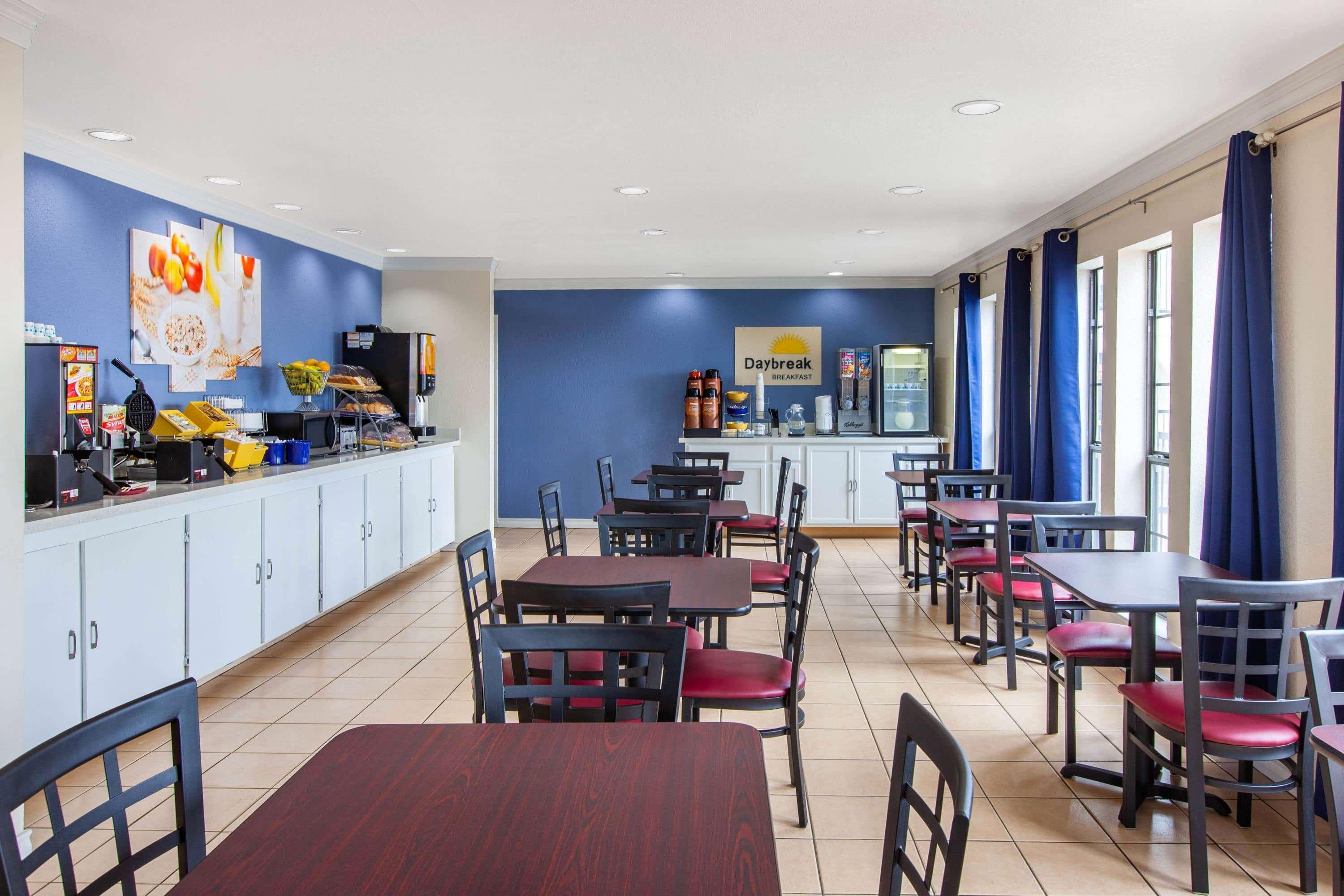 Days Inn & Suites By Wyndham Braunig Lake Elmendorf Zewnętrze zdjęcie