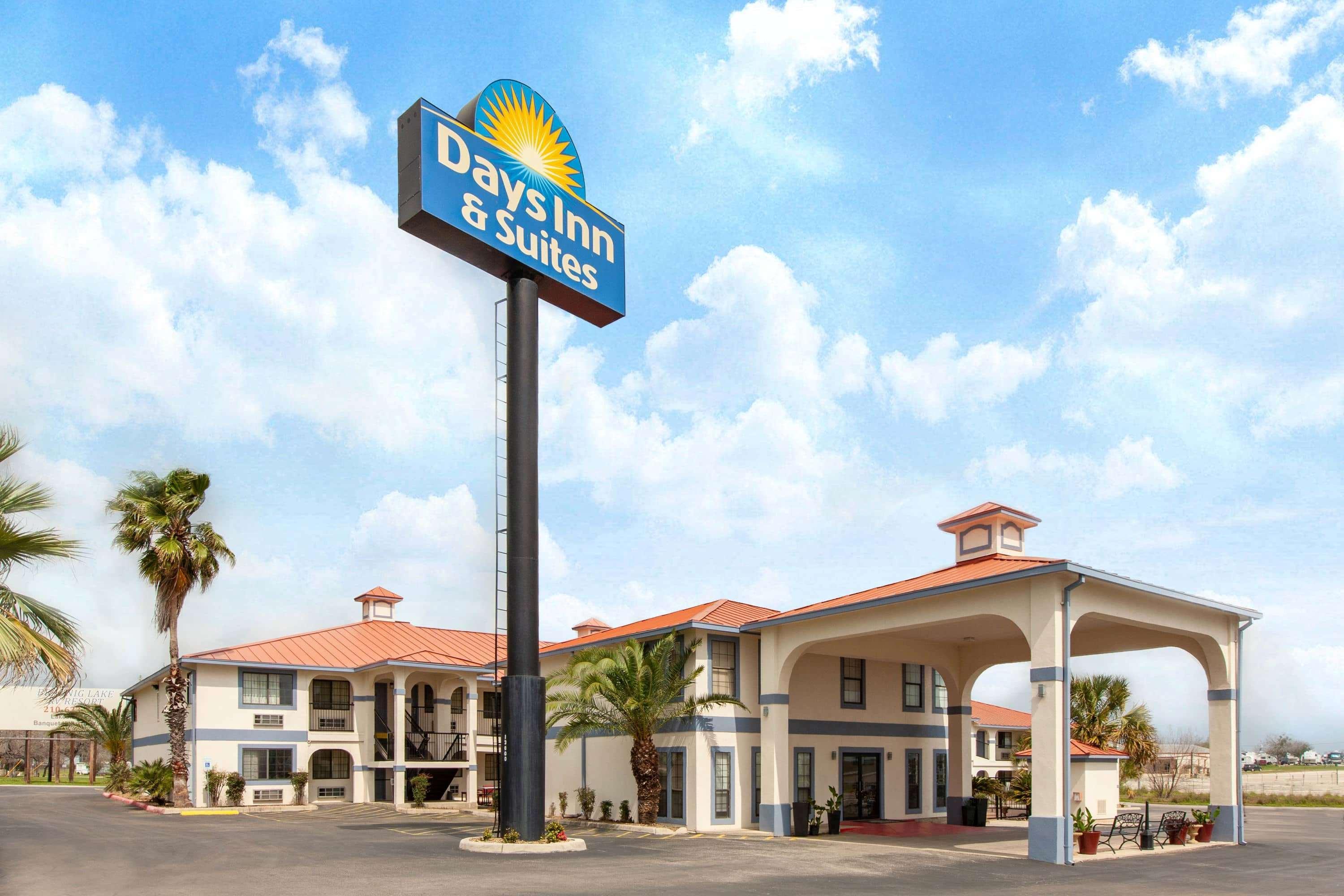 Days Inn & Suites By Wyndham Braunig Lake Elmendorf Zewnętrze zdjęcie