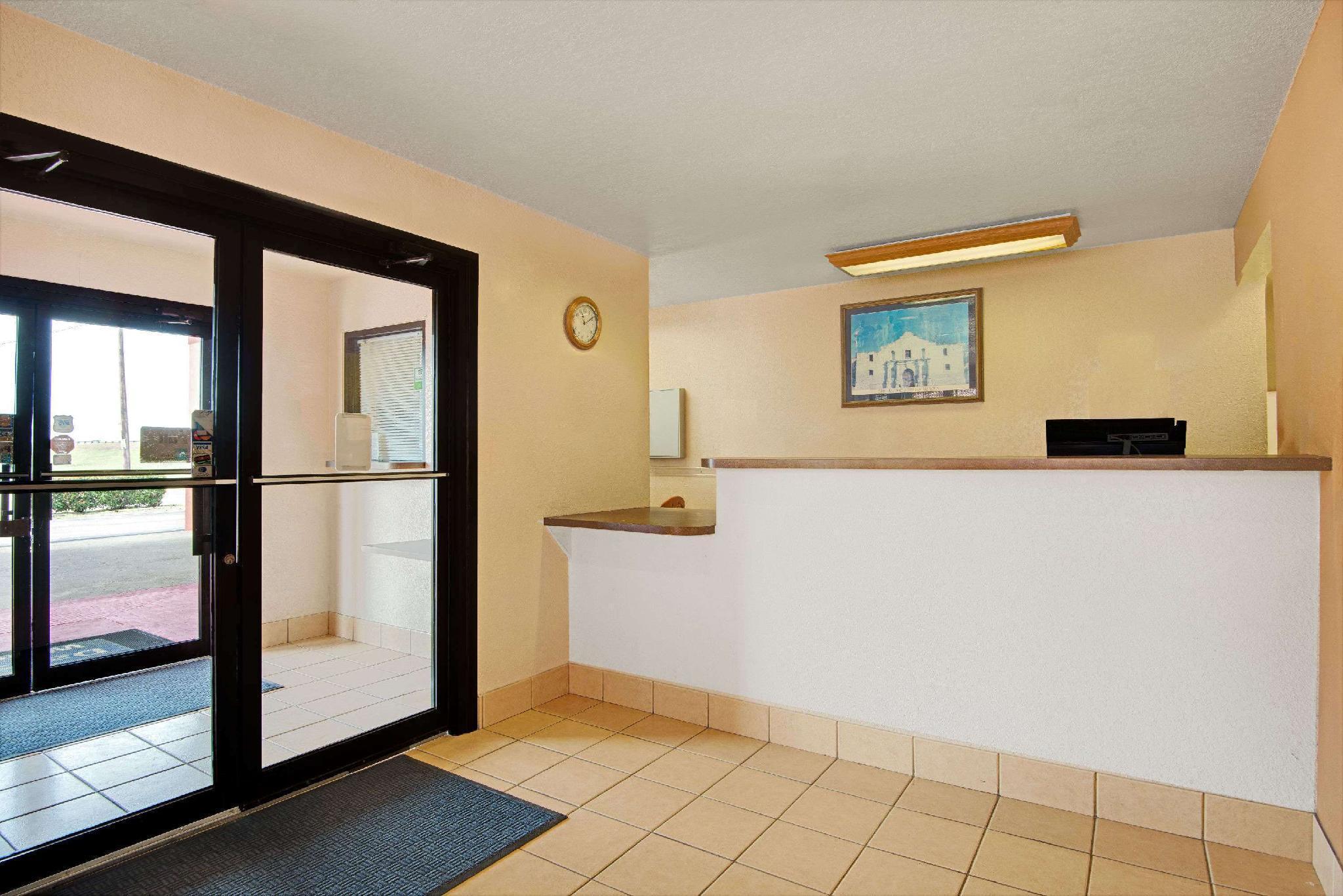 Days Inn & Suites By Wyndham Braunig Lake Elmendorf Zewnętrze zdjęcie