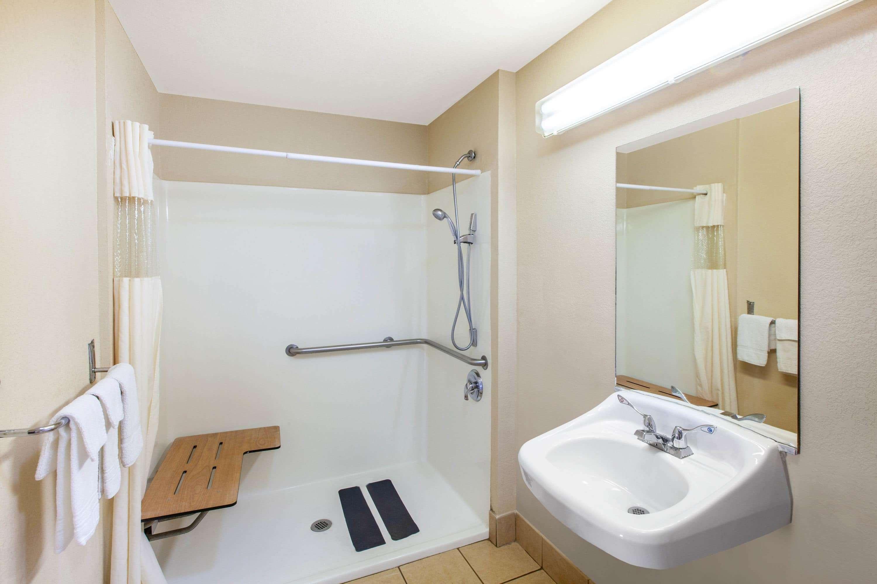 Days Inn & Suites By Wyndham Braunig Lake Elmendorf Zewnętrze zdjęcie